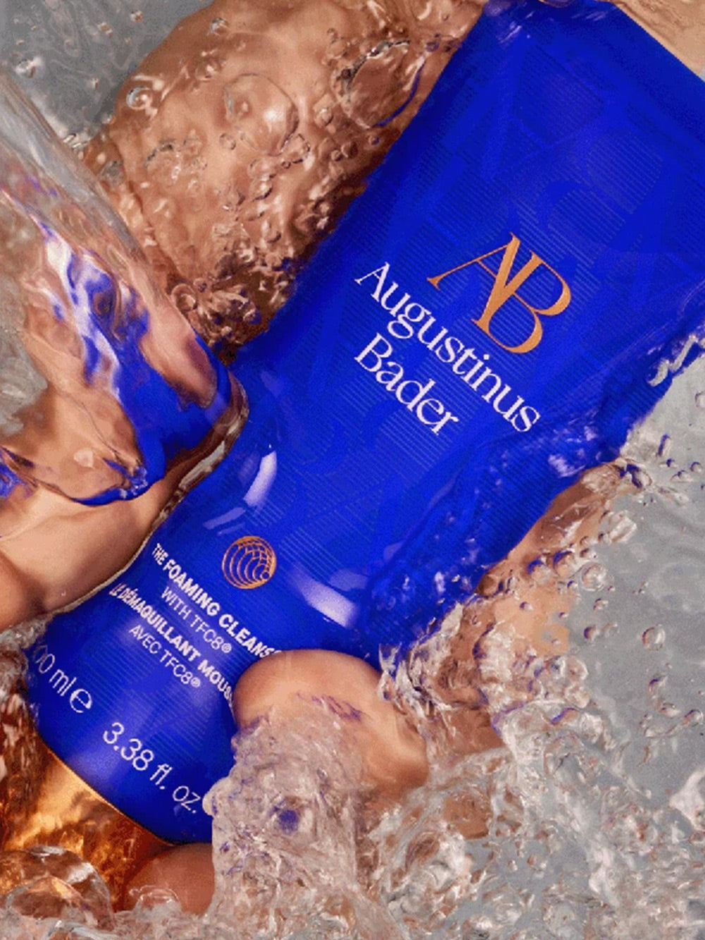 La espuma limpiadora