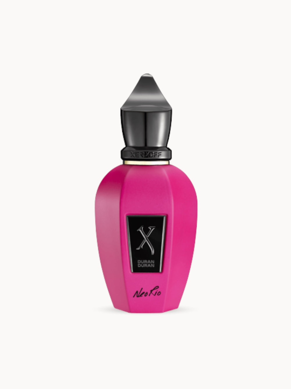 „NeoRio von Xerjoff – ein kühner Duft mit kandierter Feige, Rum, Safran & Tonkabohne. Inspiriert von Duran Duran – kreativ, energiegeladen & voller Überraschungen.“