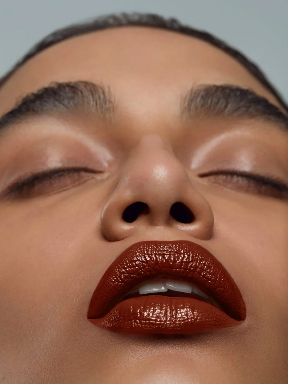 Kus υγρό κραγιόν καφέ ruby 02