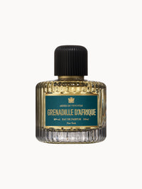 Flakon von GRENADILLE D’AFRIQUE Eau de Parfum von AEDES DE VENUSTAS – luxuriöser Duft im geriffelten Glasflakon mit grün-goldenem Etikett.